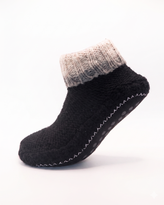 Handgestrickter Slipper mit Wollfleece-Futter und rutschhemmender Sohle