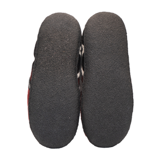 Natural rubber soles for felt slippers